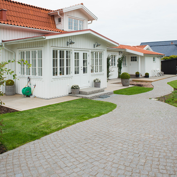 Uppfart-granit-gatsten-bohus gra-in.jpg