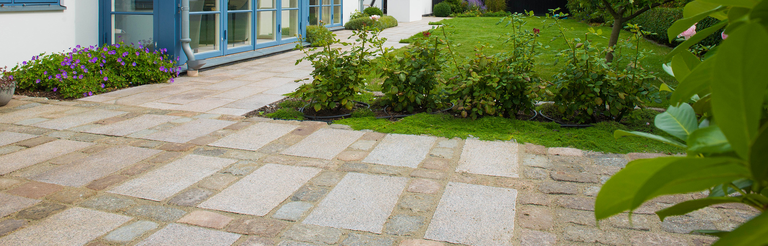 Huggen granitsten 60x30 i rödton och gatsten